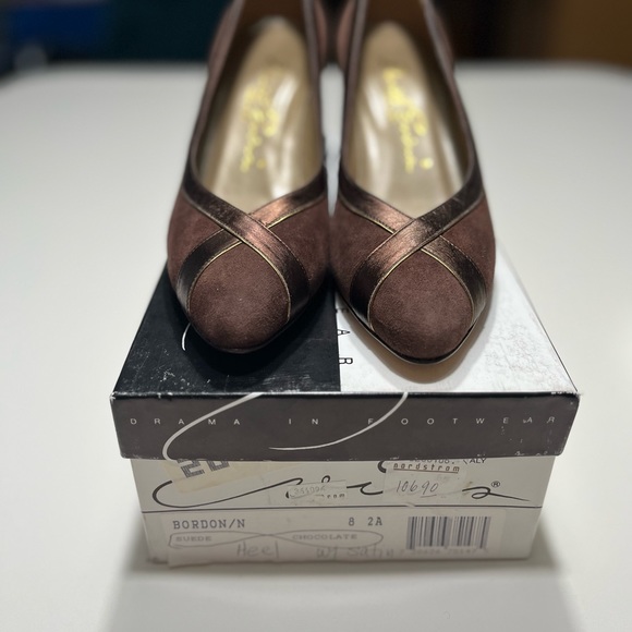 David Evins Vintage Heel
8/AA Suede Chocolate - Picture 4 of 6